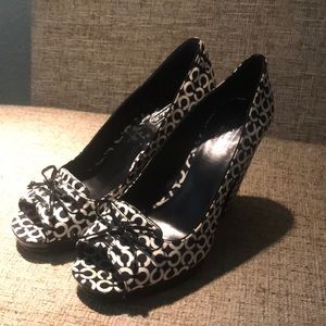 🆕 COACH Large Heel Pumps